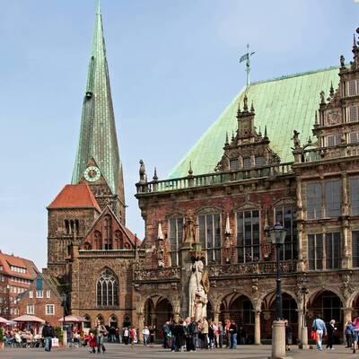 Rathaus am Marktplatz Bremen mit Kirche Unser Lieben Frauen ©stock.adobe.com_wiw