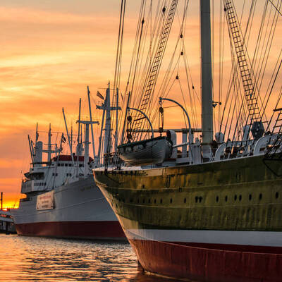 Abendstimmung im Hamburger Hafen ©stock.adobe.com_dominikfrings