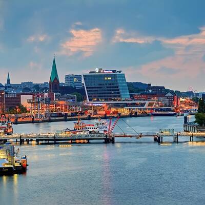 Kieler Förde am Abend ©AdobeStock_motorradcbr