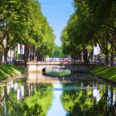 Panoramablick auf die Königsallee in Düsseldorf ©stock.adobe.com_vladhhe