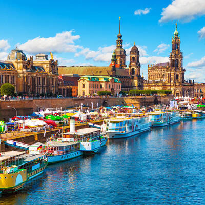 Boote in der Elbe vor Dresdens Altstadt ©stock.adobe.com_Scanrail