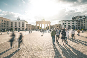 City travelers in Berlin © TIMDAVIDCOLLECTION