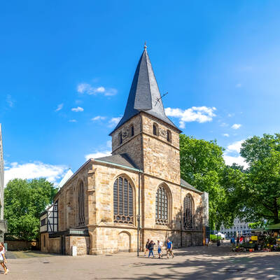 Essener Dom mit kleinem Marktplatz © Sina Ettmer