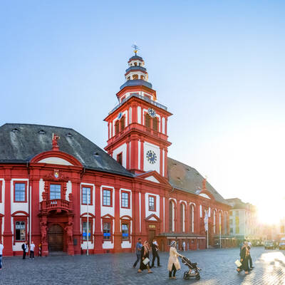 Das alte Rathaus und der Marktplatz von Mannheim © Sina Ettmer