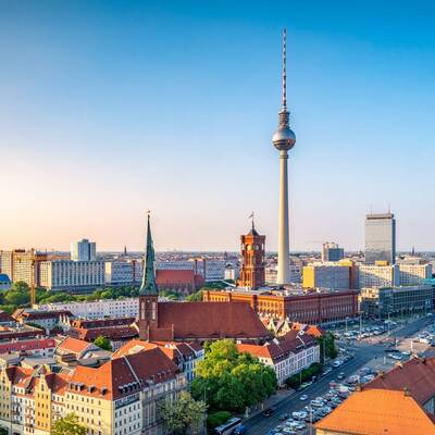 Berlin Skyline mit Nikolaiviertel, Berliner Dom und Fernsehturm