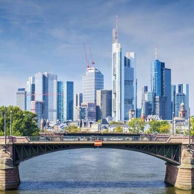 Blick auf die Skyline von Frankfurt am Main ©stock.adobe.com_Manuel Schönfeld