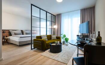Industrie-Chic für längere Aufenthalte: Bei Havens Livings können die Bewohner zwischen drei Designlinien wählen, wie hier der Tech-Linie in der Kategorie Standard. © Havens Living/International Campus 