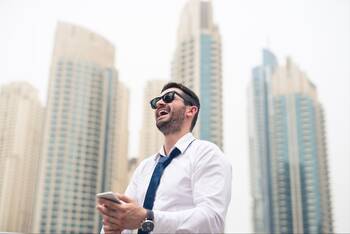 Nach dem Geschäftstermin noch die Stadt erkunden – Bleisure ist leichter denn je geworden. © AdobeStock/bernardbodo