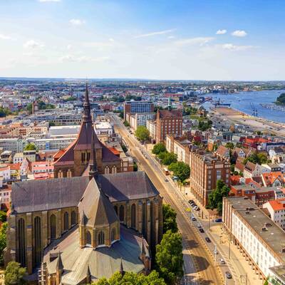 Luftbild von Rostock mit Marienkirche