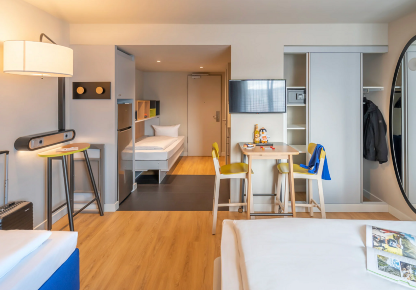 Das Hotel liegt auf dem ehemaligen Areal des Güterbahnhofs in Freiburg. © Aparthotel Adagio Access Freiburg