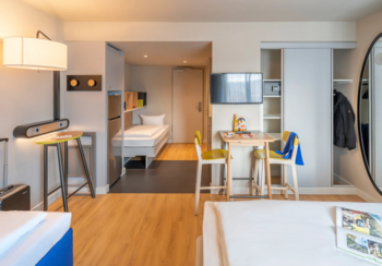 Das Hotel liegt auf dem ehemaligen Areal des Güterbahnhofs in Freiburg. © Aparthotel Adagio Access Freiburg